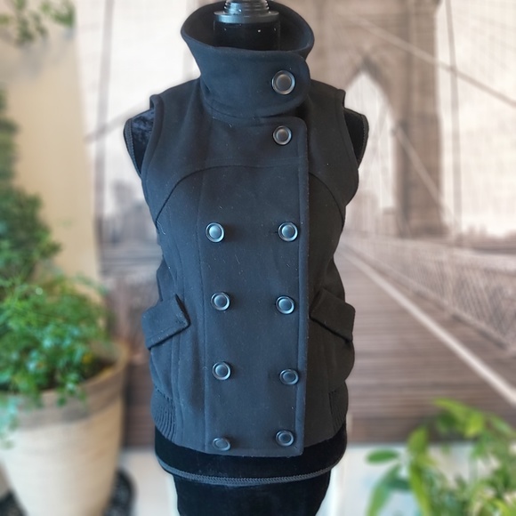 Black Vest - Picture 2 of 4